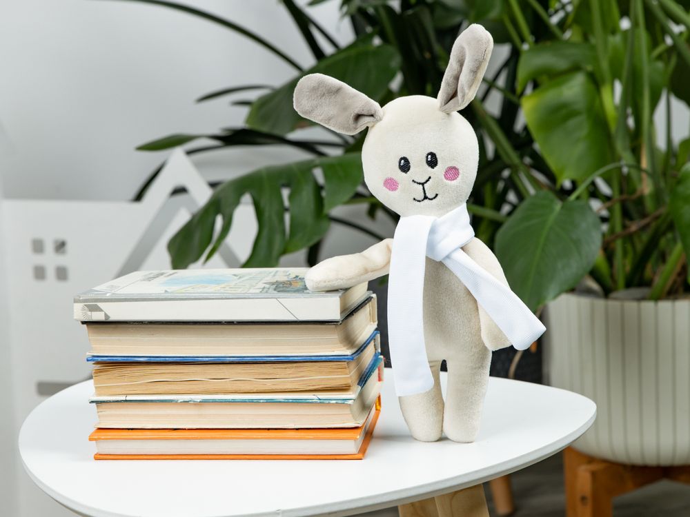 Мягкая игрушка Beastie Toys, заяц с белым шарфом в Екатеринбурге